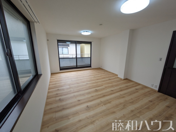 リビング【春日井市穴橋町２丁目】