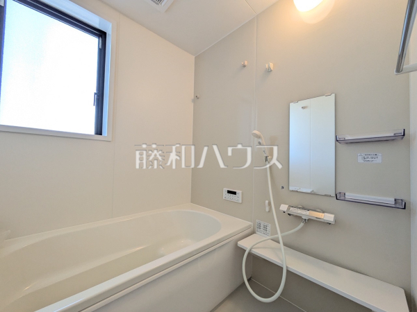 浴室　【八王子市緑町】白を基調とした清潔感あふれるバスルームです　