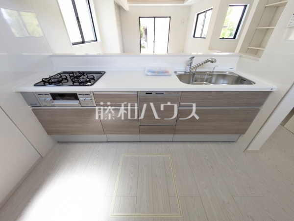 キッチン　【八王子市緑町】家族の為に料理をしてくれる人を考えたカウンターキッチン。料理中も会話が弾みます。　
