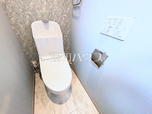 トイレ　【八王子市中野町】
ウォシュレット付きトイレ！リビング・お風呂に続いて意外と癒しの空間かも！？　