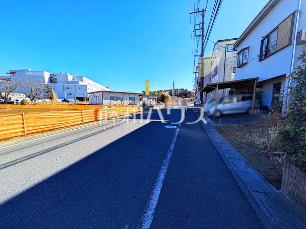接道状況および現場風景　【朝霞市根岸台８丁目】
お住まい探しは、家の良し悪しだけでなく周辺環境も重要なポイントです。ぜひ一度お客様の目でご覧ください。　