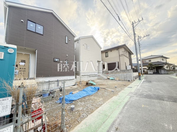 経験豊かなスタッフが分譲地だけでなく学校、スーパー、公園と周辺環境も合わせてご案内致します。　