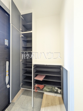 シューズクローゼット　【西東京市向台町６丁目】