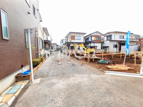 接道状況および現場風景　【東村山市久米川町１丁目】 物件の事、諸費用の事など、小さな疑問もお気軽にご連絡・ご相談下さい。 