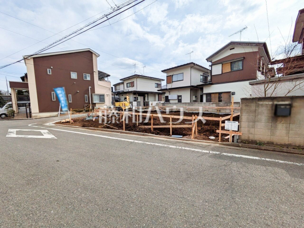 現地写真　【東村山市久米川町１丁目】 お住まい探しは、家の良し悪しだけでなく周辺環境も重要なポイントです。ぜひ一度お客様の目でご覧ください。 