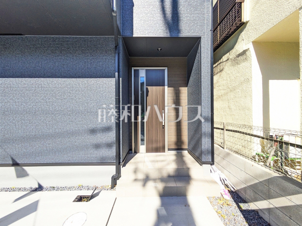 4号棟　玄関　【新座市片山１丁目】