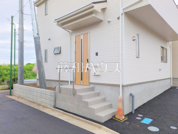 1号棟　玄関へのアプローチ　【朝霞市田島２丁目】