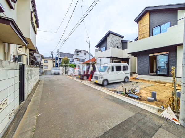 接道状況および現場風景　【小平市小川東町】
一戸建ての多いエリアのため、静かで落ち着いた雰囲気の街並みです。　