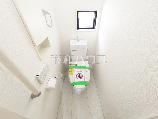8号棟　トイレ　【東大和市芋窪６丁目】
きれいでさわやか、ウォシュレット付きトイレ　