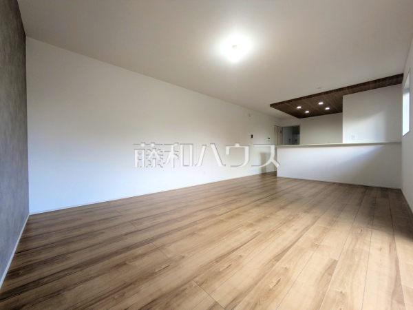 リビング　【昭島市田中町１丁目】