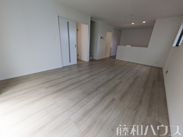 B号棟　リビング　【岩倉市大地町葉広】