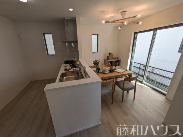 c号棟　リビング　【岩倉市大地町葉広】
