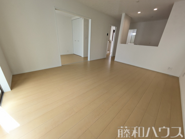 D号棟　リビング　【岩倉市大地町葉広】