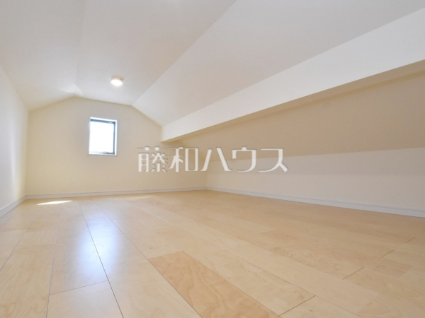 B号棟　小屋裏収納　【中野区上鷺宮５丁目】
シーズンオフの荷物もたっぷり収納できます。　