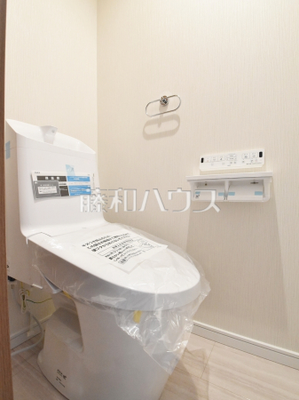 E号棟　トイレ　【中野区上鷺宮５丁目】少ない水でも常にキレイを保ち、汚れが付きにくいトイレ！　