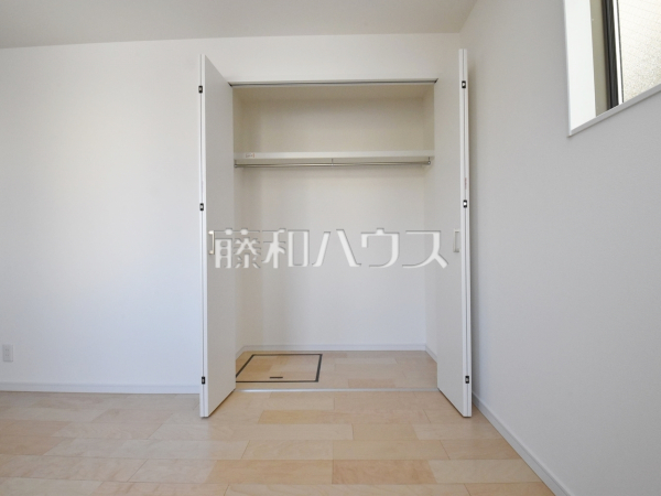 E号棟　収納　【中野区上鷺宮５丁目】