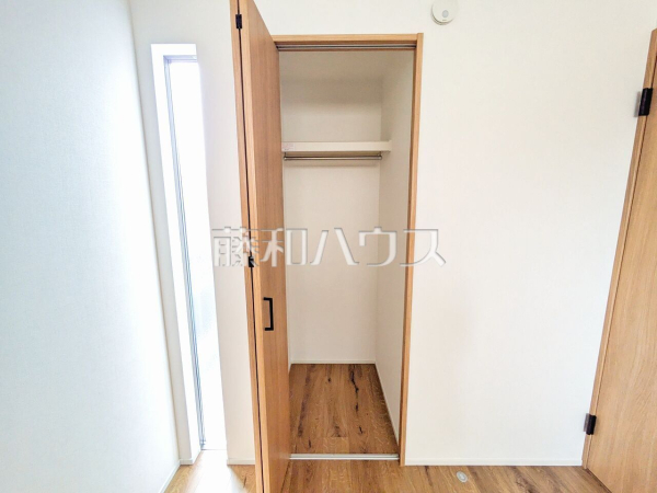 ■1号棟　収納■　
各居室にはクローゼットを完備し、家具を置くスペースが確保しやすい設計がされております。【日野市大坂上４丁目】