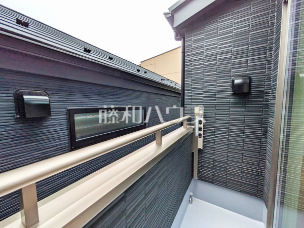 ■1号棟　バルコニー■　
南向きのバルコニーは日差しもたっぷり注ぎ、お洗濯物もよく乾きます。【日野市大坂上４丁目】