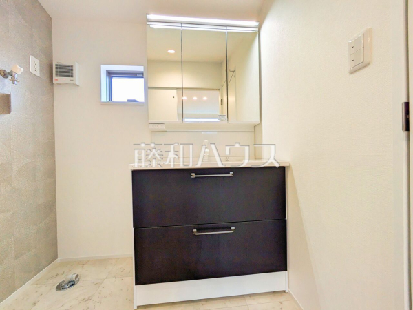 1号棟　洗面室　【日野市大坂上４丁目】