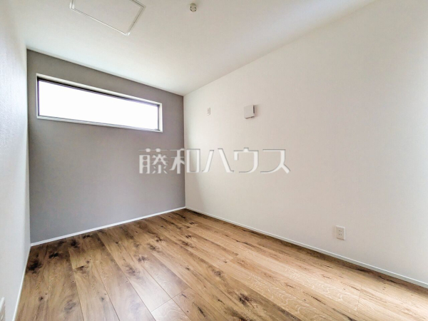 ■1号棟　居室■　
木目が美しいウッディなフローリングの居室は、穏やかで心安らぐ空間となるでしょう。【日野市大坂上４丁目】