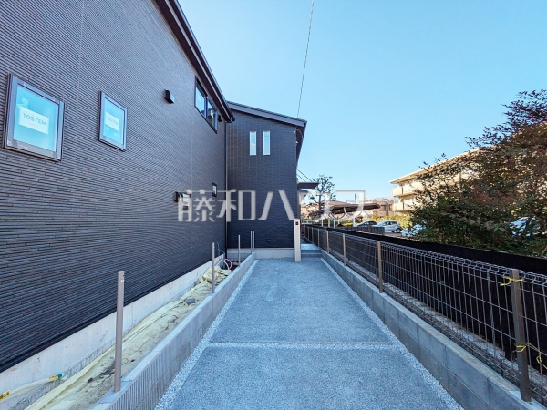 カースペース　【日野市大坂上４丁目】
マイカーを2台所有されているご家庭に嬉しいカースペース2台駐車可（車種による）　