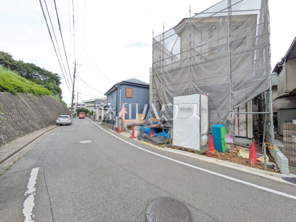 接道状況および現場風景　【八王子市長房町】お住まい探しは、家の良し悪しだけでなく周辺環境も重要なポイントです。ぜひ一度お客様の目でご覧ください。　