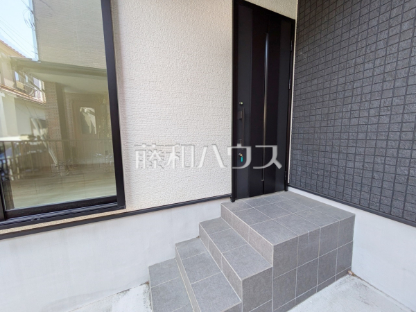 B号棟　玄関　【志木市柏町１丁目】