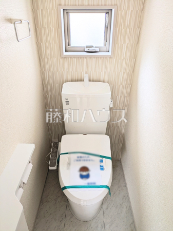 トイレ　【新座市大和田１丁目】
ウォシュレット付きトイレ！リビング・お風呂に続いて意外と癒しの空間かも！？　