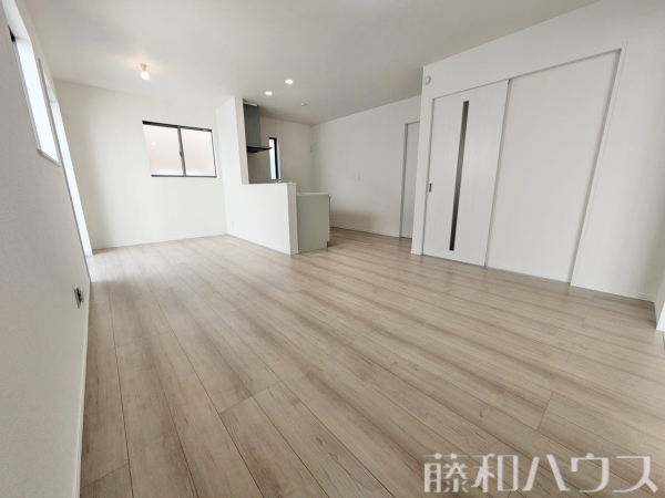 C号棟　リビング　【小牧市小松寺５丁目】