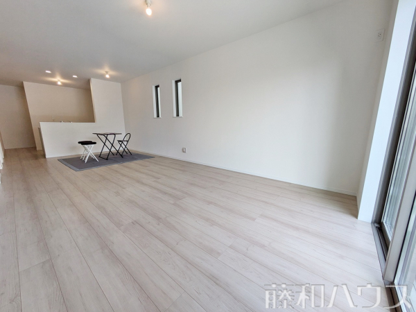 F号棟　リビング　【小牧市小松寺５丁目】