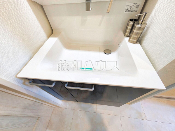 E号棟　洗面室　【東大和市立野２丁目】