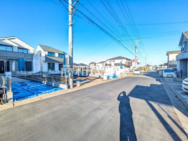 接道状況および現場風景　【東大和市立野２丁目】 建物のプレゼンをさせていただきますので、実際の完成イメージを思い描いていただくことができます。お気軽にお問合せ下さい。 