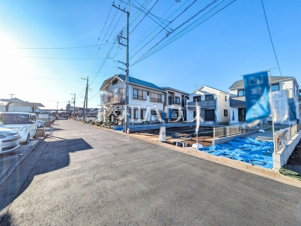 接道状況および現場風景　【東大和市立野２丁目】 周辺環境はもちろん日当たりや設備仕様など実際に行ってみないと分からないことも多くございます。営業担当がご案内いたしますので、お気軽にお問い合わせください