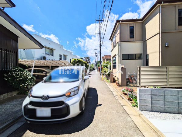 接道状況および現場風景　【練馬区立野町】 見学はしたいけど、なかなか時間が取れない・・・そんな方に出勤前や仕事終わりにマイホームを見学できるサポートをいたします。 