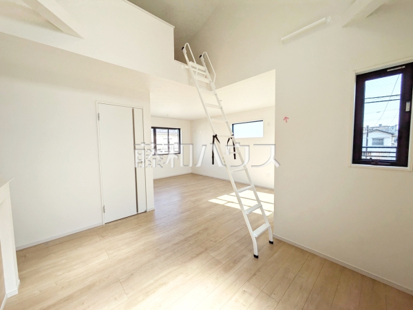 2号棟　採光溢れるリビングで、家族団らんのひと時をお過ごし下さい。　【練馬区立野町】