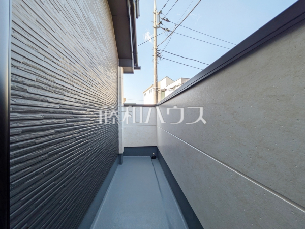 2号棟　南向きのバルコニーは日差しもたっぷり注ぎ、お洗濯物もよく乾きます。　【練馬区立野町】