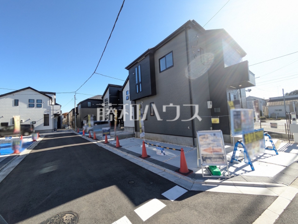 現場風景　【小平市小川町１丁目】 順調に工事が進んでいます。実際の街並みの様子が段々見えて参りました。ぜひ実際に現地をご見学下さいませ。 