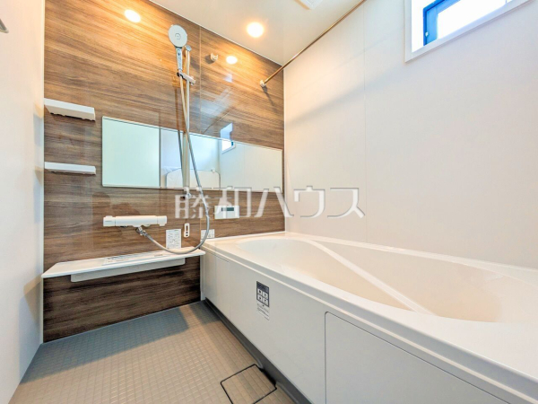浴室　【中野区鷺宮５丁目】
一日の疲れを癒す、優しい色合いのバスルーム　
