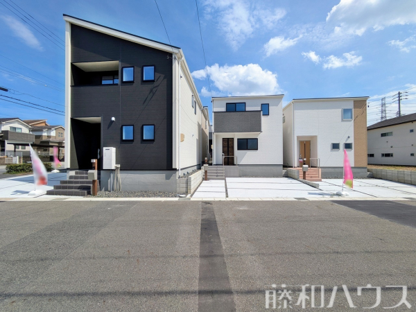 全景　左3号棟、右1号棟　【名古屋市守山区大字上志段味字東谷】