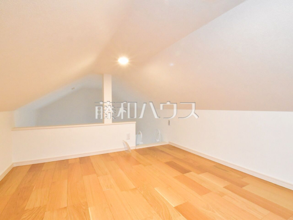 C号棟　小屋裏収納　【中野区上鷺宮５丁目】シーズンオフの荷物もたっぷり収納できます。　