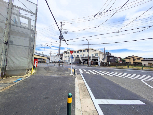 接道状況および現場風景　【調布市富士見町１丁目】
お住まい探しは、家の良し悪しだけでなく周辺環境も重要なポイントです。ぜひ一度お客様の目でご覧ください。　