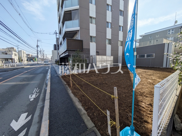接道状況および現場風景　【三鷹市下連雀７丁目】