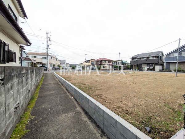接道状況および現場風景　【武蔵村山市中原３丁目】住まいの事なら地元で豊富な実績を誇る、地域密着の当社へお任せ下さい！