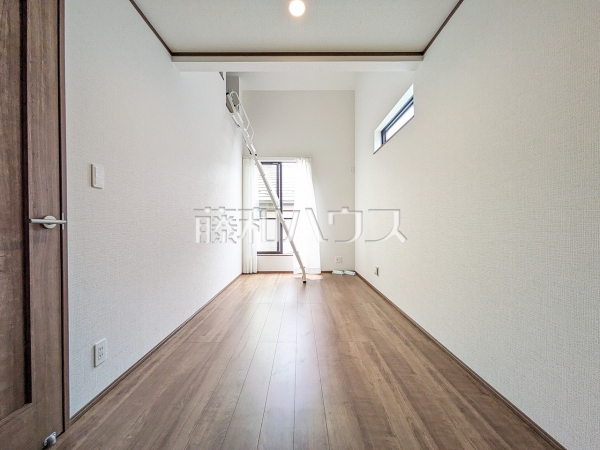 居室　【小平市小川町１丁目】