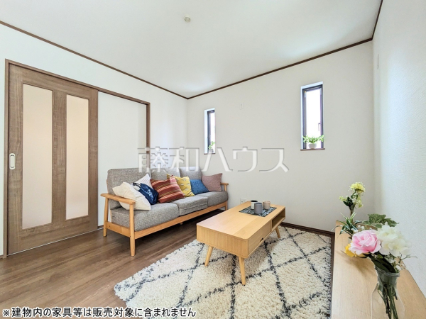 リビング　【小平市小川町１丁目】