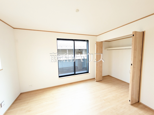 2号棟　居室　【府中市西原町２丁目】
全居室2面採光で明るいお部屋　