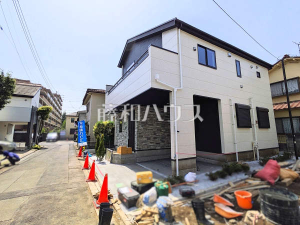 接道状況および現場風景　【三鷹市新川６丁目】 平日のご案内も可能です。まずはお気軽にお問合せ下さいませ。 