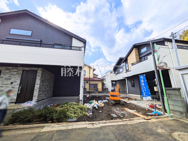 現場風景　【三鷹市新川６丁目】
見学はしたいけど、なかなか時間が取れない…そんな方に出勤前や仕事終わりにマイホームを見学できるサポートをいたします。　