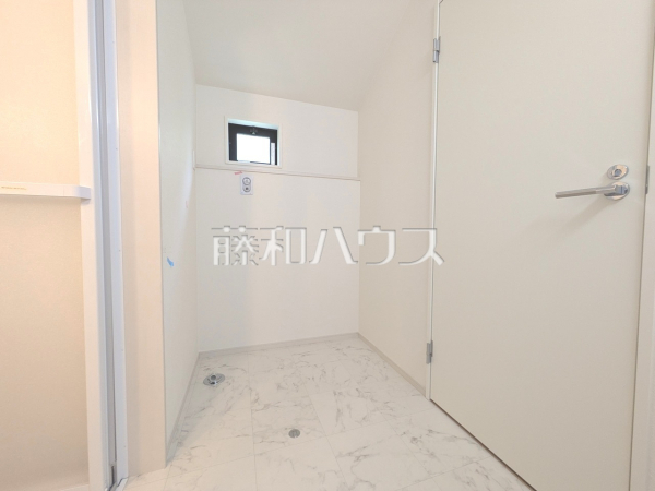 1号棟　洗面室（洗濯機置き場）　【三鷹市新川６丁目】