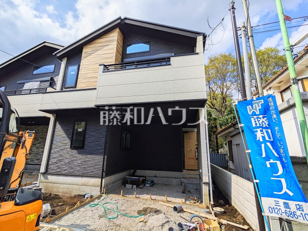 2号棟　外観　【三鷹市新川６丁目】
お探しの物件に出会うためには、早めのご確認をオススメします。未完成の今のうちにぜひお問合せをお待ちしております。　